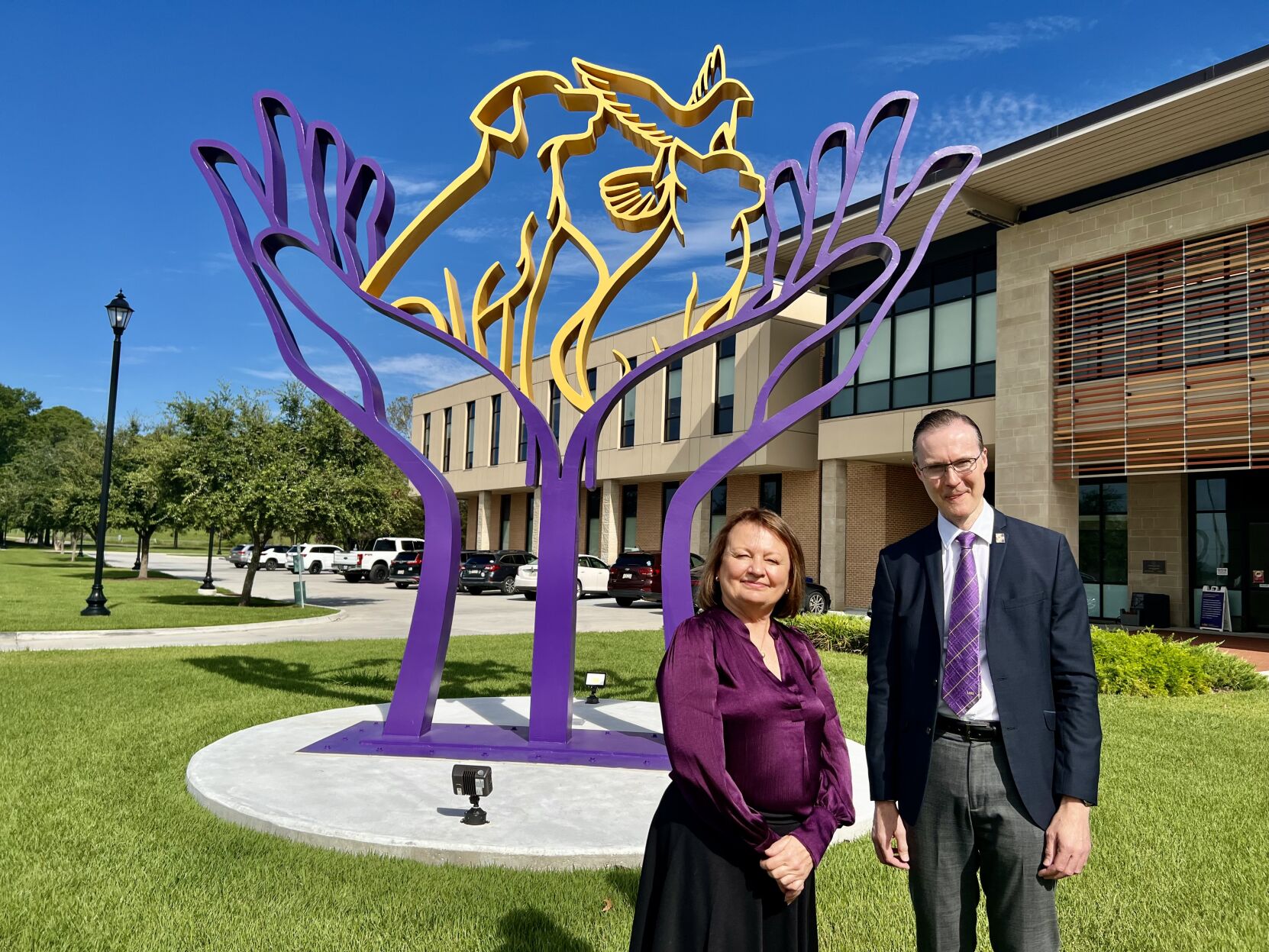 lsu vet med sculpture 2